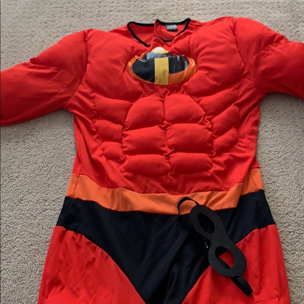 Men’s Mr incredible costume.